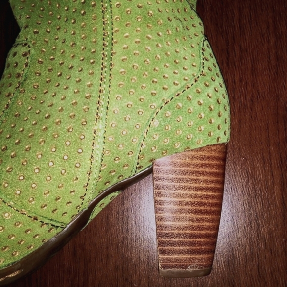 EUC Born 'Genevieve' Boots - Picture 2 of 5